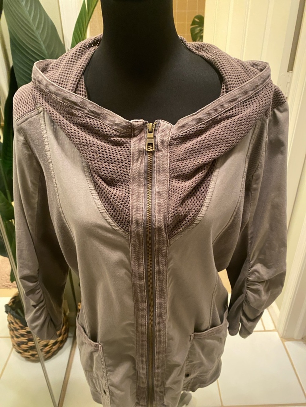 XCVI Lightweight Utility Jacket - Picture 5 of 6